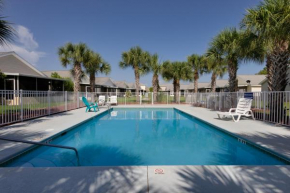 Seashore Haven - PRIVATE HOME! PET-FRIENDLY! MINUTES TO PIER AND BEACH! Sleeps 10